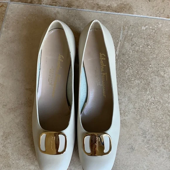 Salvatore Ferragamo Ivory Pumps - Picture 1 of 9